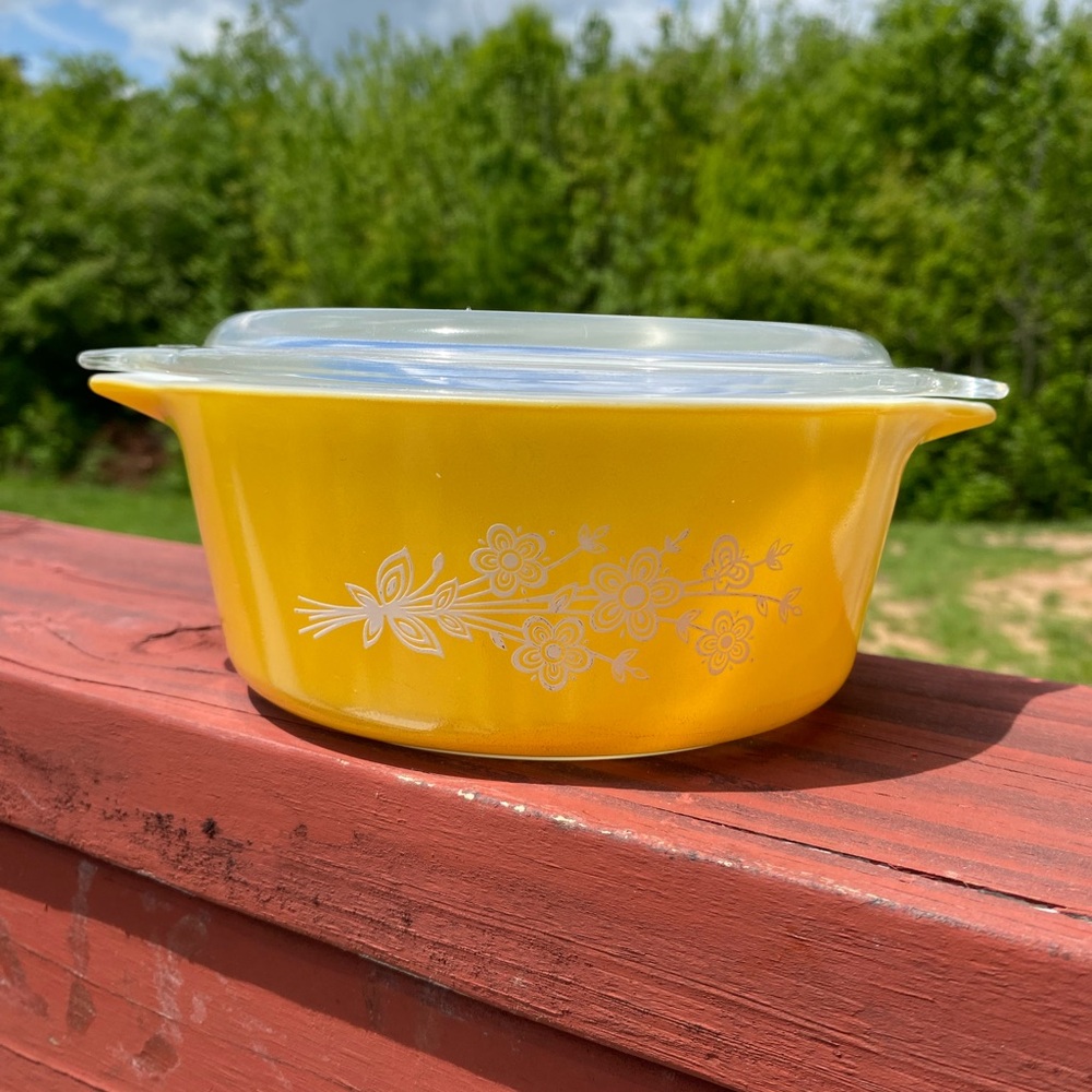 Pyrex Butterfly yellow/Gold Casserole 472-B 750 ml with lid